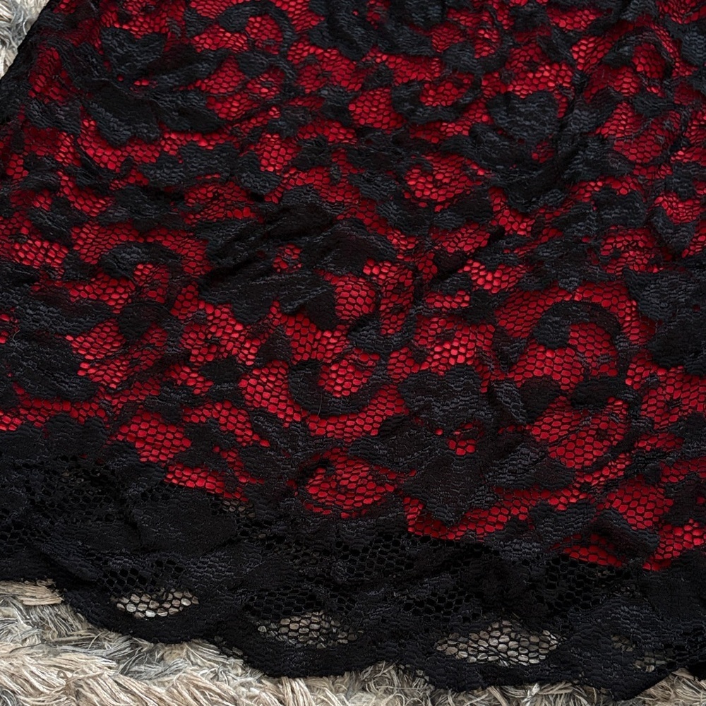 Elegant Black and Red Open-Back Long-Sleeve Lace Mini Dress, Size S/M - Picture 2 of 6